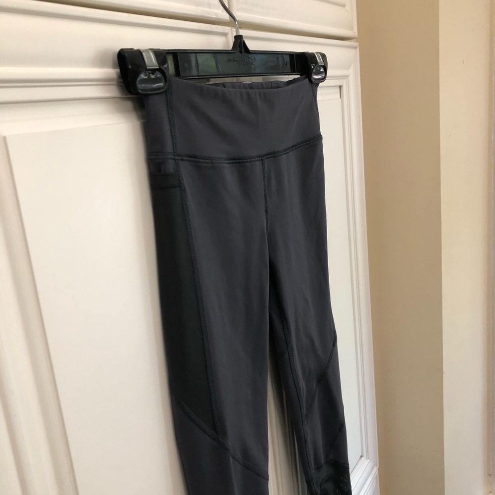 Ivivva by Lululemon girls leggings 🍋